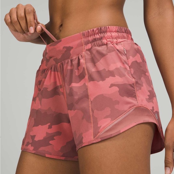 Lululemon Hotty hot low/rise short 4” - Picture 4 of 4